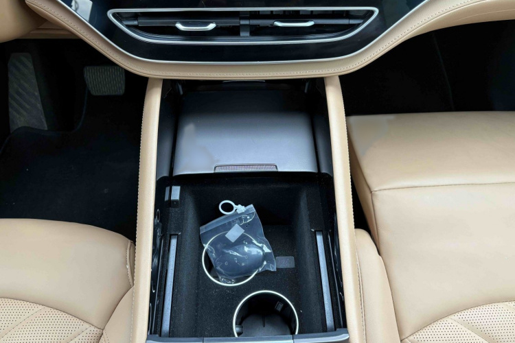 飞凡汽车 飞凡R7 2023款 后驱屏霸版中控内饰7012