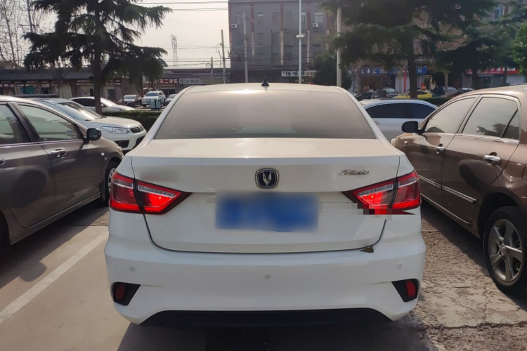 长安 逸动DT 2019款 1.6L 手动舒享型 国VI车身外观6