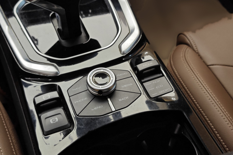 哈弗H6 2017款 红标 2.0T 自动两驱智尚型中控内饰7008