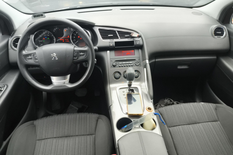 标致3008 2016款 2.0L 自动经典版中控内饰12