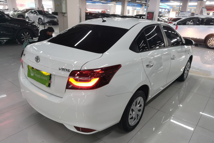 丰田 威驰 2022款 1.5L 20周年纪念版车身外观7