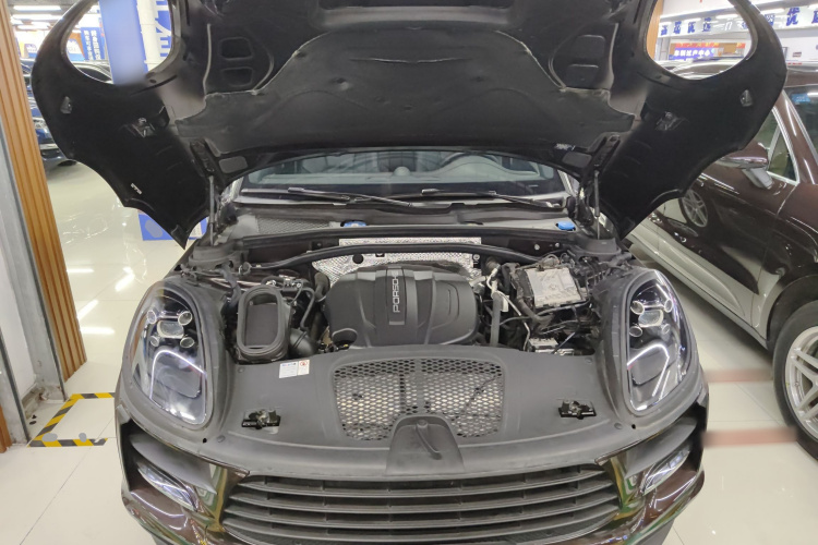 保时捷 2018款 Macan 2.0T机舱底盘24