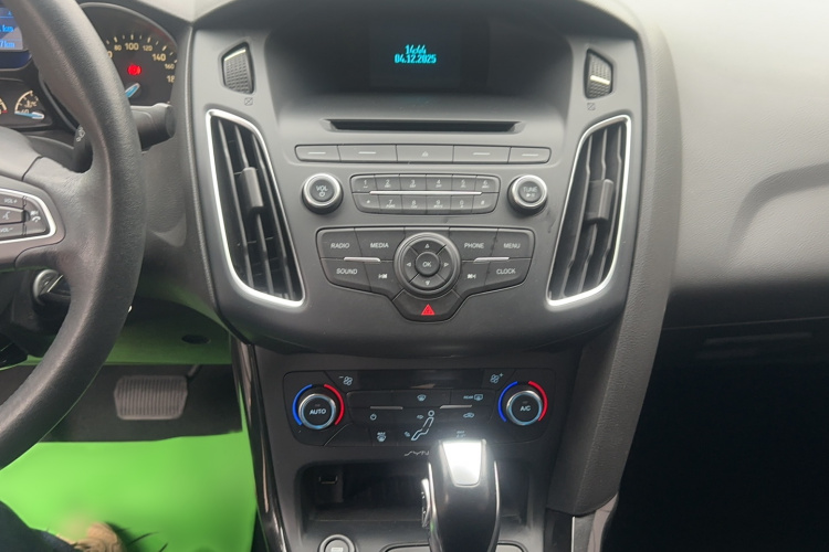 福特 福克斯 2015款 三厢 EcoBoost 125 自动超能风尚型局部细节16