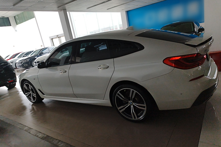 宝马6系GT 2022款 630i M运动套装车身外观4