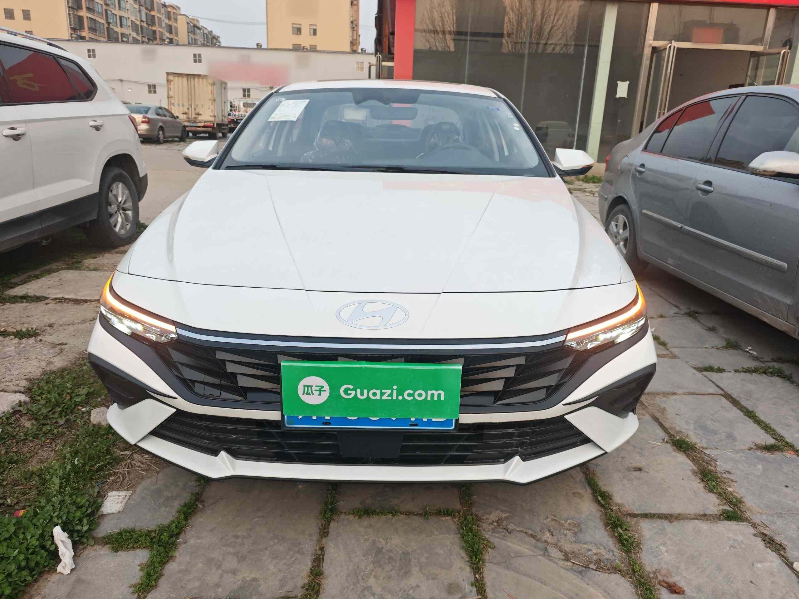 现代 伊兰特 2023款 1.5L CVT LUX尊贵版(1)