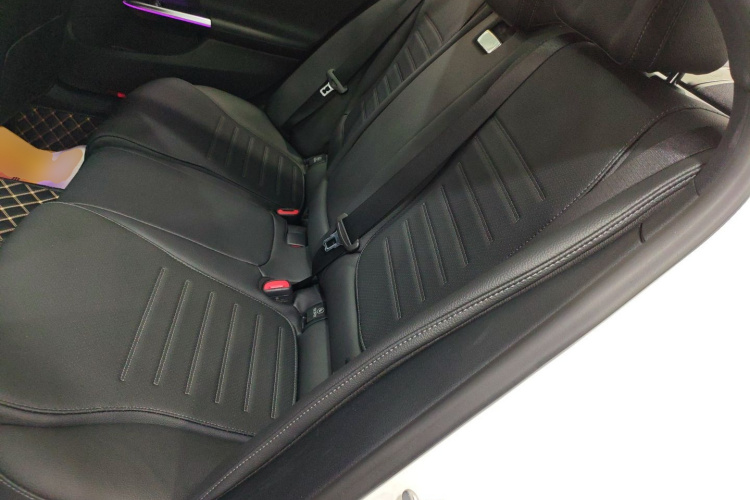 奔驰C级 2023款 改款 C 260 L 运动版中控内饰21