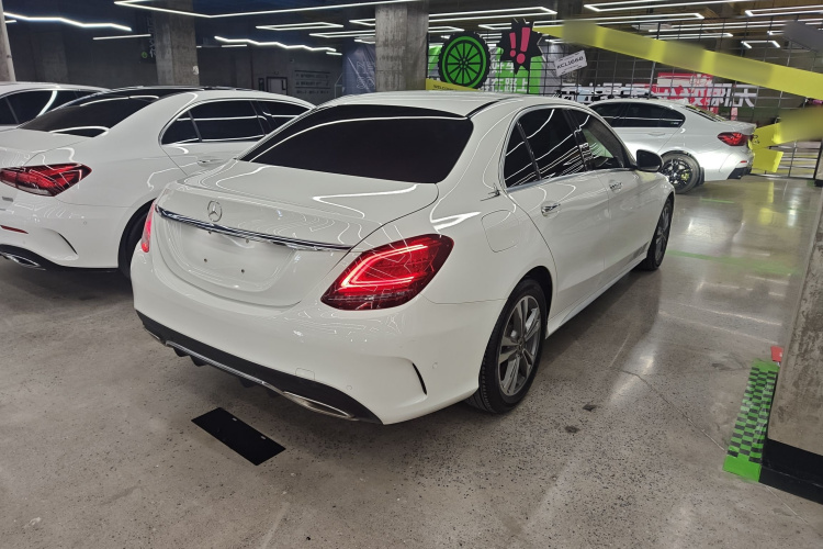 奔驰C级 2019款 C 180 L 时尚型运动版车身外观7