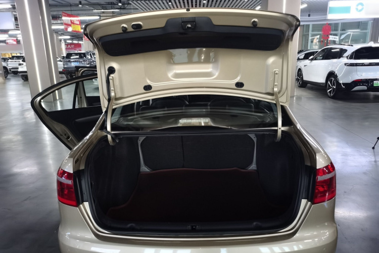 大众 朗逸 2013款 改款 1.4TSI DSG舒适版机舱底盘23