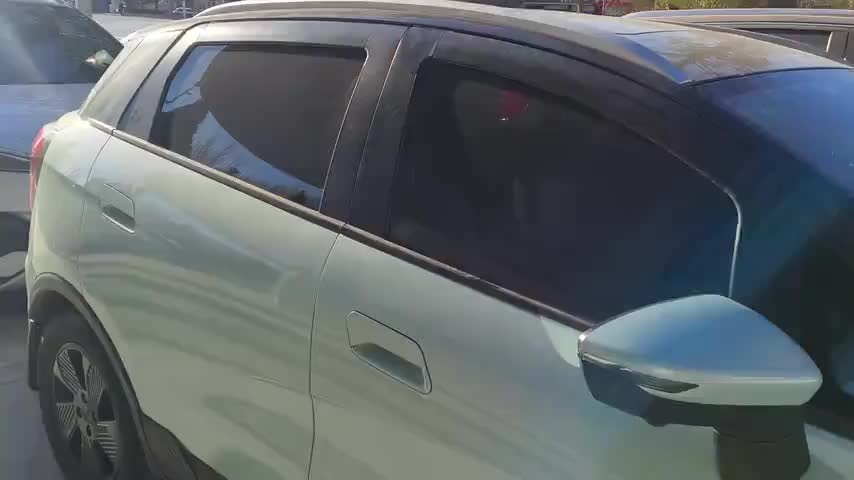 吉利几何E萤火虫 2022款 401KM 霹雳虎 4座实拍1