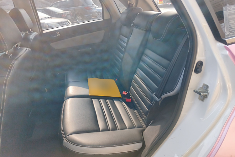 北汽新能源EC5 2019款 新尚版中控内饰7004