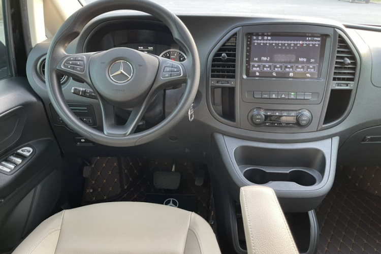 奔驰 威霆 2020款 2.0T 精英版 9座中控内饰7002