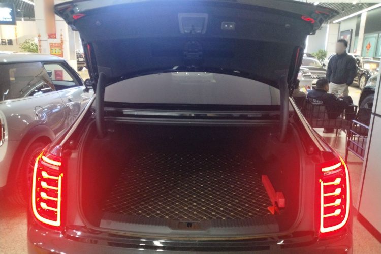 红旗H9 2020款 3.0T 智联旗领四座版机舱底盘23