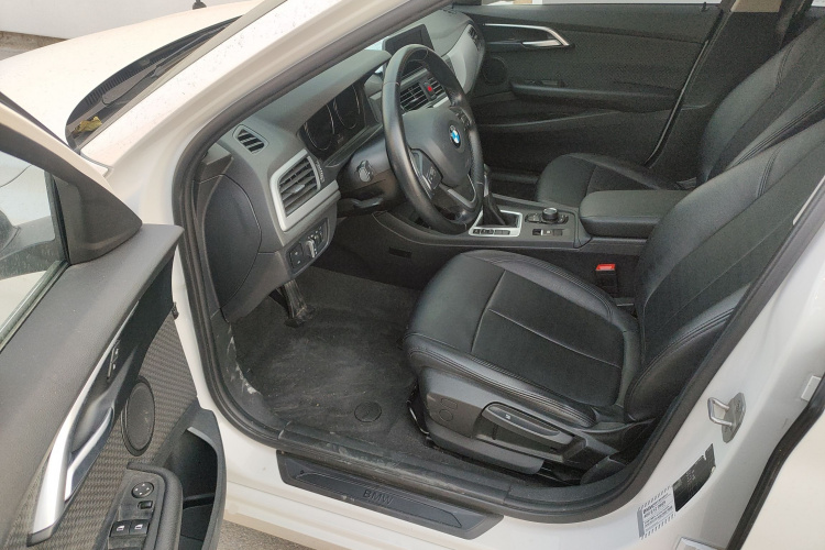 宝马1系 2018款 118i 时尚型中控内饰20