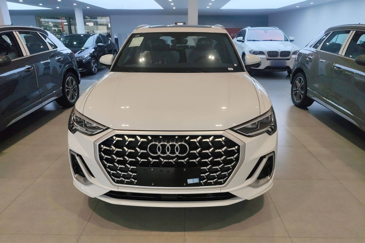 奥迪Q3 2025款 quattro 45周年典藏版 40TFSI 时尚动感型车身外观6001