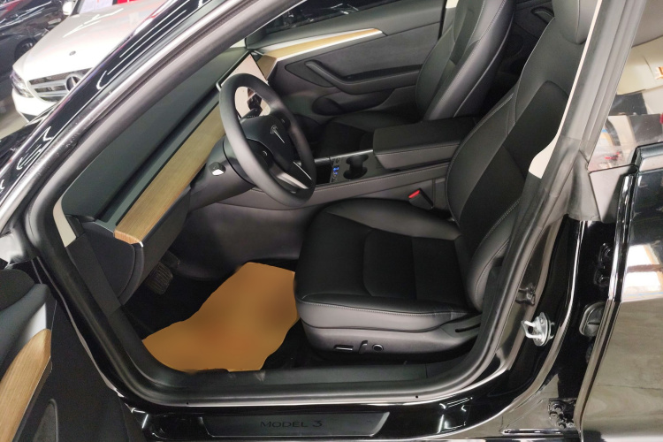 特斯拉 Model 3 2022款 后轮驱动版中控内饰19