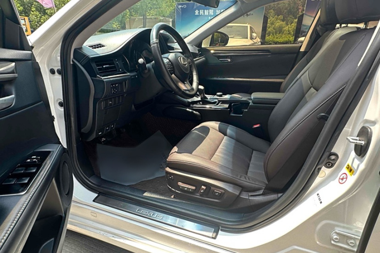 雷克萨斯ES 2017款 200 30周年纪念版中控内饰7003