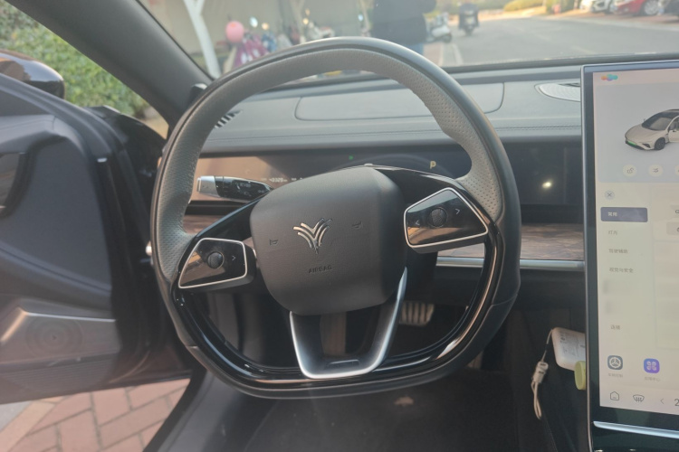 哪吒汽车 哪吒S 2023款 纯电 520km 后驱版中控内饰13