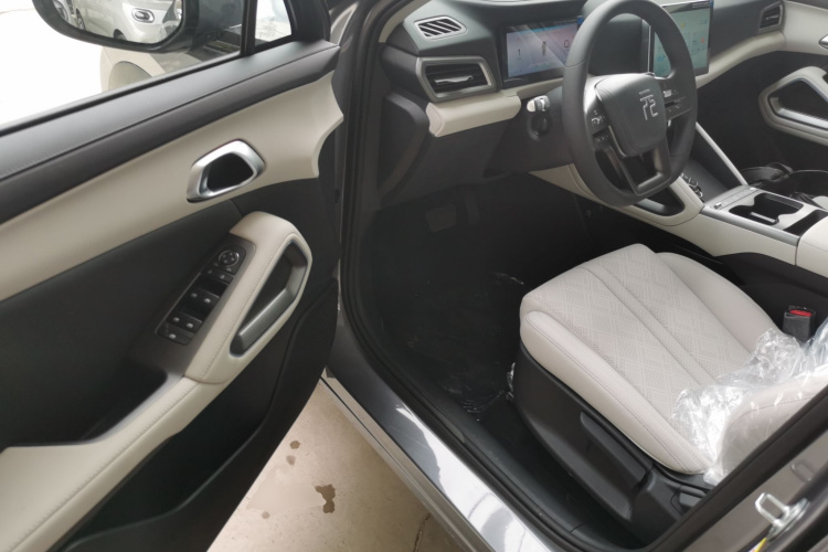 比亚迪 元UP 2025款 301KM 领航型中控内饰7003