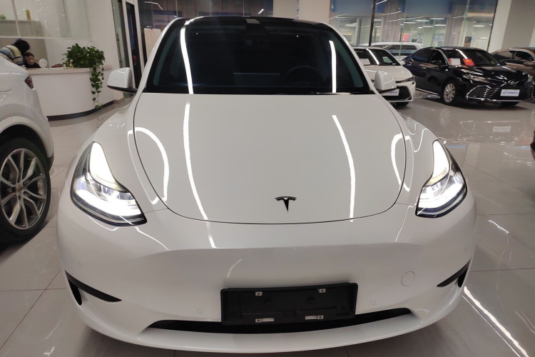 特斯拉 Model Y 2023款 后轮驱动版车身外观2