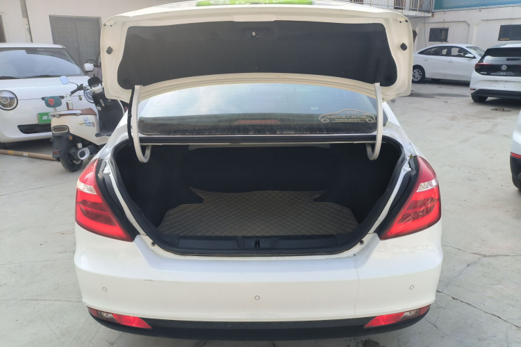 吉利汽车 帝豪 2017款 三厢百万款 1.5L CVT向上互联版机舱底盘23