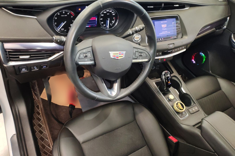 凯迪拉克XT4 2021款 28T 两驱技术型中控内饰12
