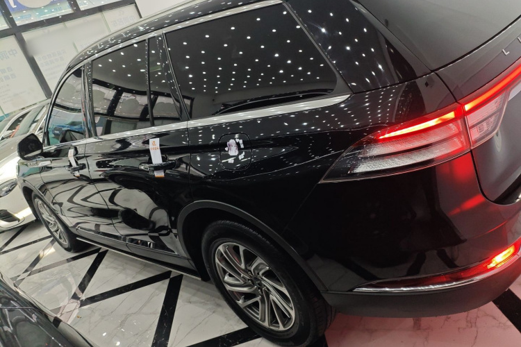 林肯 飞行家 2021款 3.0T V6 四驱尊享版车身外观4