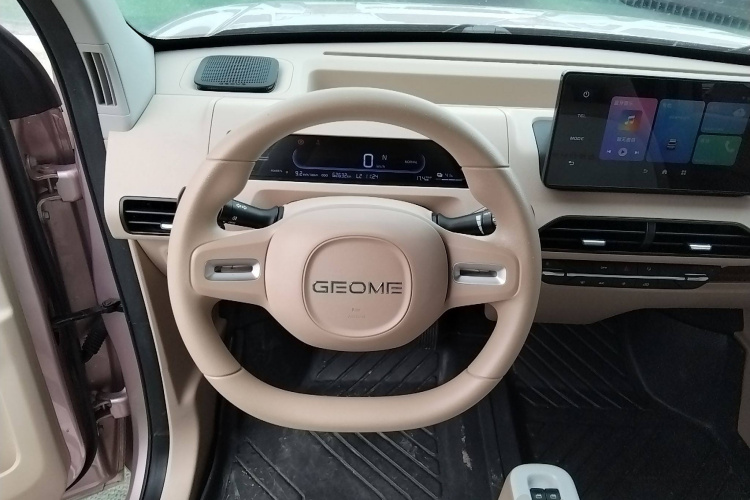 吉利汽车 2023款 熊猫mini 200km 耐力熊中控内饰13