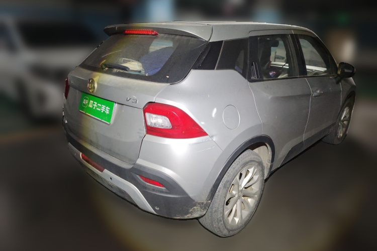 中华V3 2015款 1.5L 手动舒适型车身外观7