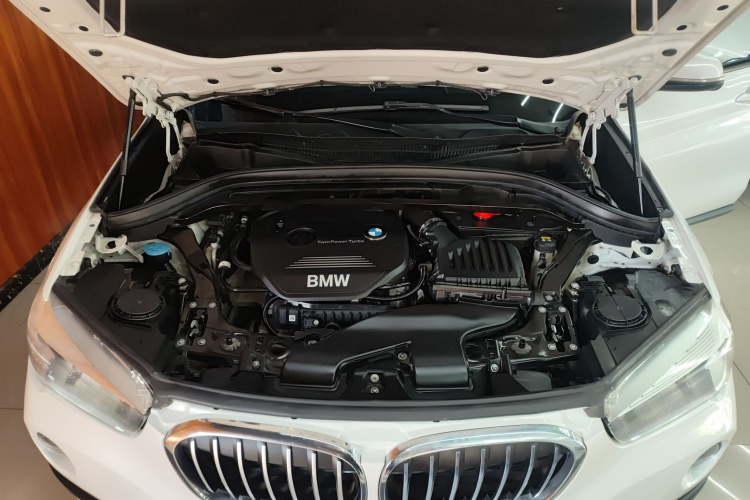 宝马X1 2018款 sDrive18Li 时尚型机舱底盘24