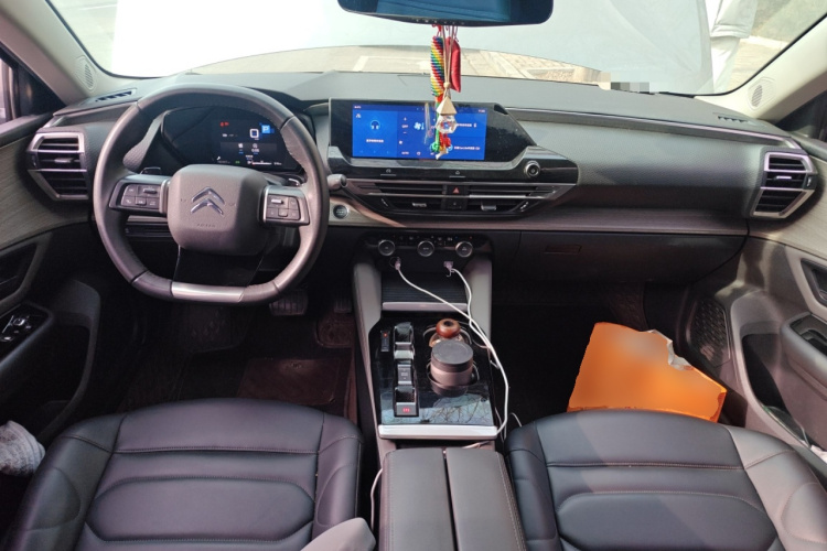 雪铁龙 凡尔赛C5 X 2022款 1.6T 享不凡 虎年开门红版中控内饰12