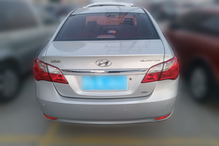 现代 悦动 2011款 1.6L 自动舒适型车身外观6