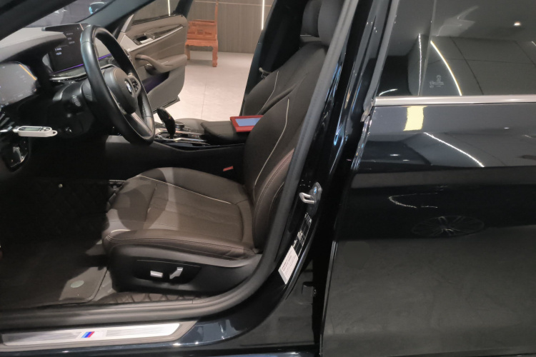 宝马5系 2022款 改款 525Li M运动套装中控内饰19