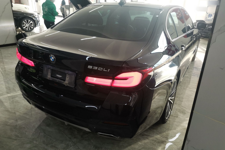 宝马5系 2022款 改款二 530Li xDrive M运动套装车身外观7