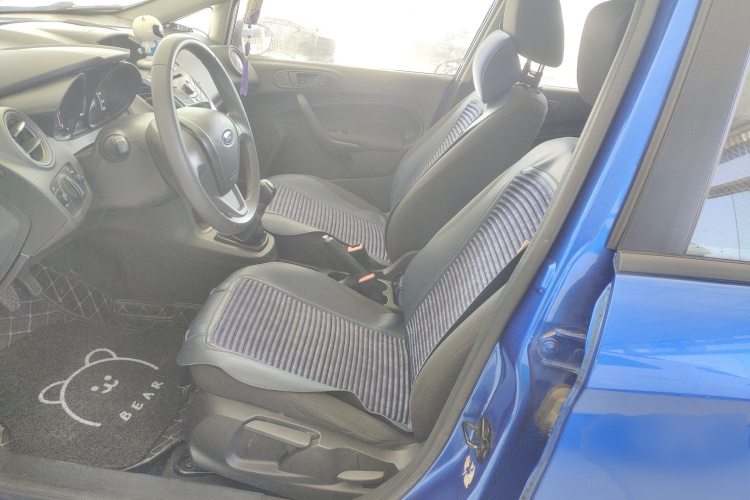 福特 嘉年华 2013款 两厢 1.5L 手动风尚型中控内饰19