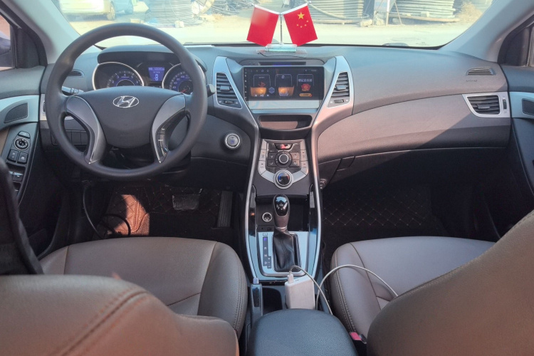 现代 朗动 2015款 1.6L 自动领先型中控内饰12