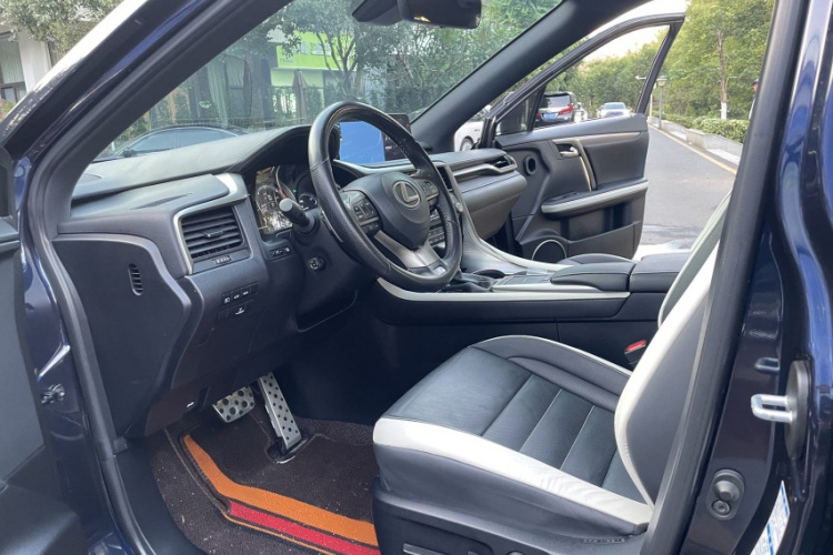 雷克萨斯RX 2021款 300 四驱F SPORT中控内饰7008