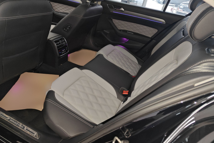 大众 迈腾 2023款 200万辆纪念版 330TSI DSG领先型中控内饰7004