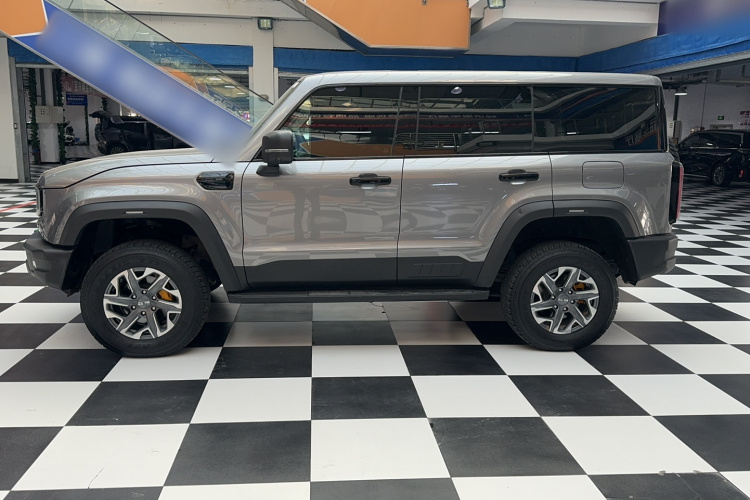 北京BJ40 2024款 2.0T 全新刀锋英雄版 攀登者车身外观6003