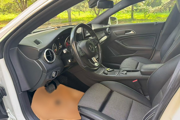 奔驰CLA 2017款 CLA 180中控内饰7002