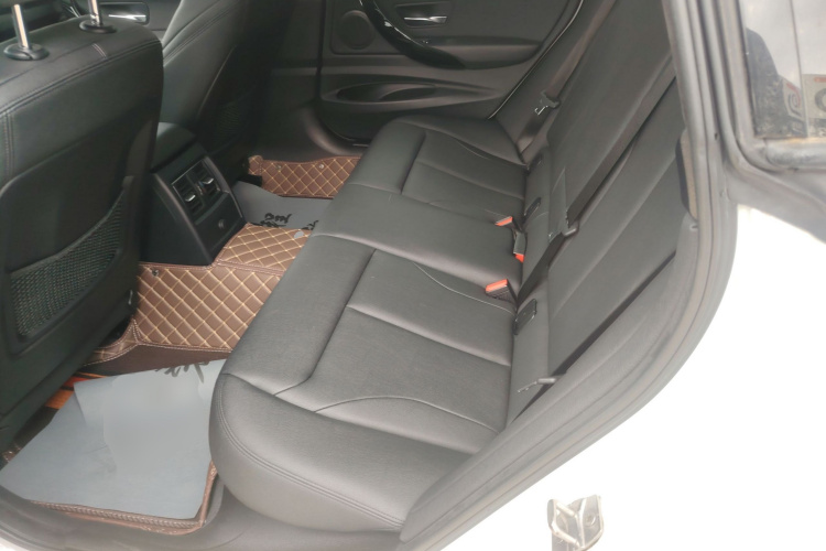 宝马3系GT 2018款 320i 时尚型中控内饰7004