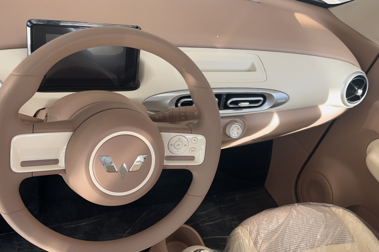 五菱汽车 宏光MINIEV 2025款 四门版 进阶款中控内饰7003