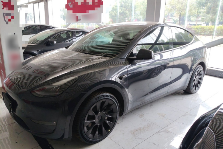 特斯拉 Model Y 2024款 长续航全轮驱动版车身外观4