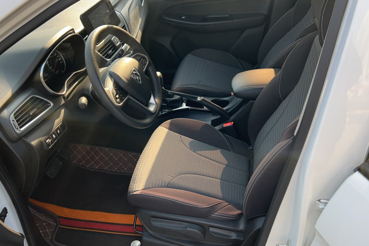 宝骏730 2019款 1.5T CVT时尚型 7座 国VI中控内饰7001