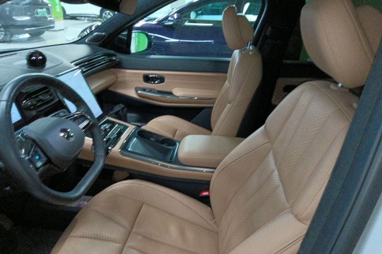 蔚来ES8 2020款 580KM 签名版 六座版中控内饰19