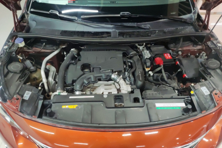 标致4008 2017款 350THP 精英版机舱底盘24