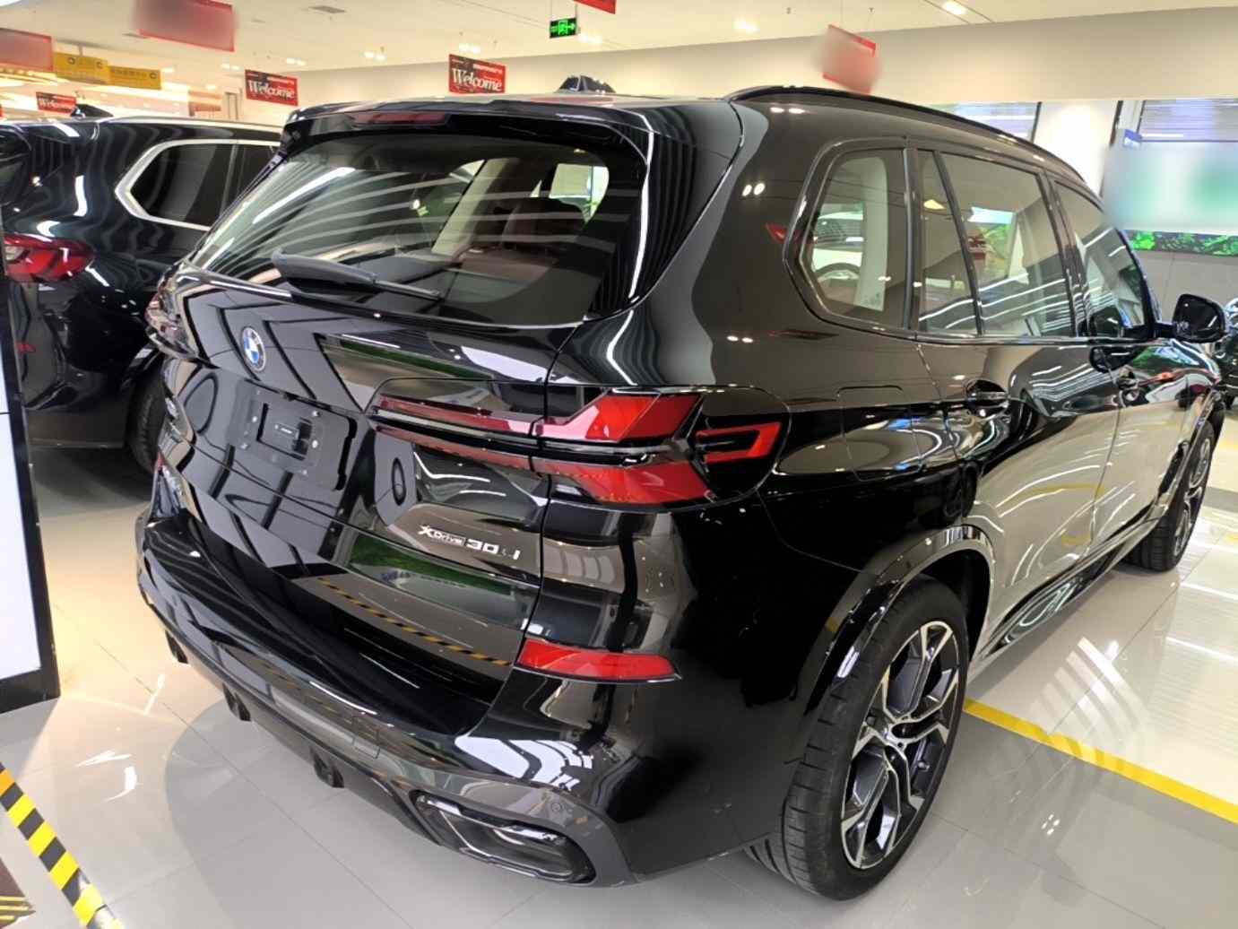 宝马X5 2023款 xDrive 30Li 尊享型M运动曜夜套装(4)
