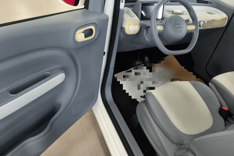 奔腾小马 2025款 222km 闪电马中控内饰20