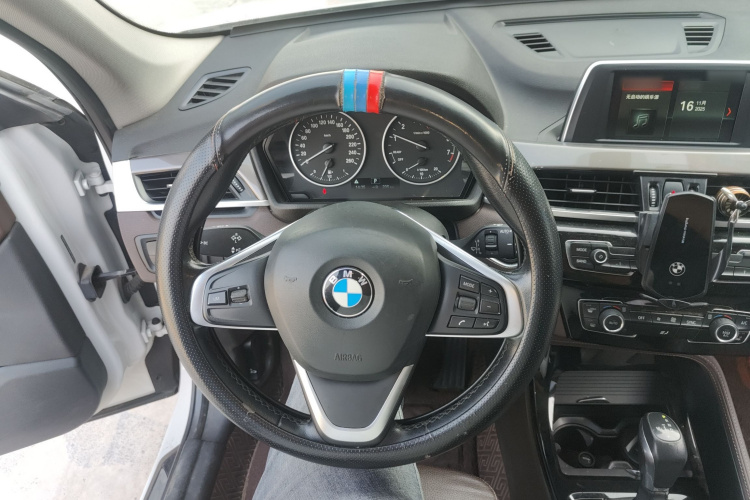 宝马X1 2018款 sDrive18Li 尊享型中控内饰13