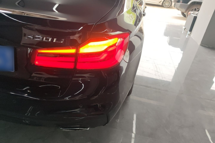 宝马5系 2018款 530Li xDrive M运动套装车身外观6006