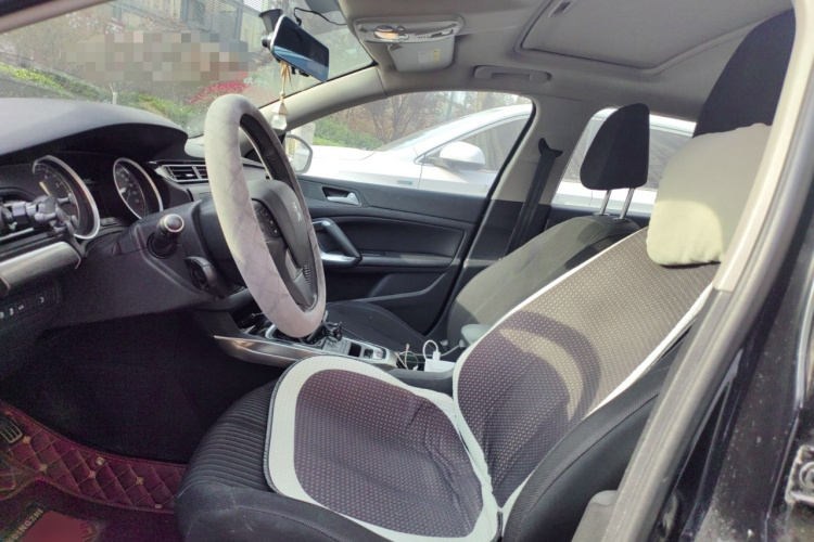 标致408 2015款 1.2T 自动豪华版中控内饰19